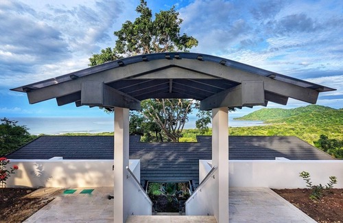 Canton Nandayure Villa | Luxury villa with stunning ocean view.