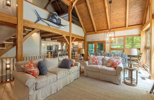 Goreville House | Luxury Craftsman 6BR Lake House "On The Rocks"