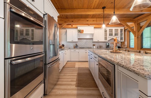 Goreville House | Luxury Craftsman 6BR Lake House "On The Rocks"