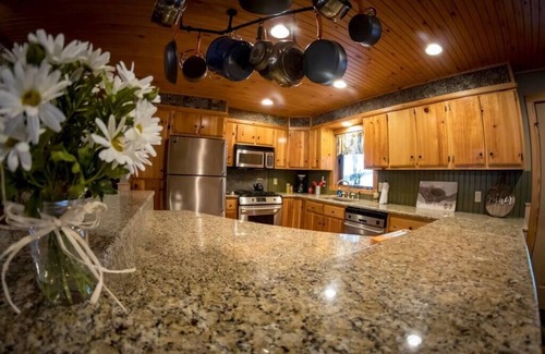 Robbinsville House | Luxury Creekside Lodge at Huffman Creek Retreat, Wifi, Private Hiking Trails