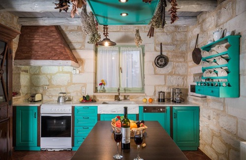 Filippos Villa | Luxury Crete Villa | Villa Petra Amanda | 4 Bedroom | Private Pool | Maza