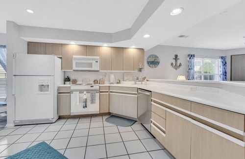 Table Rock Condo | Luxury Decor Beach House Condo, 2 bd2 bth, Family Friendly and 7 night Discount
