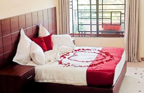 Ongata Rongai Cabin | Luxury Deluxe Room in Karen Nairobi