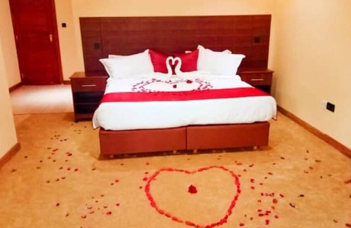 Ongata Rongai Cabin | Luxury Deluxe Room in Karen Nairobi
