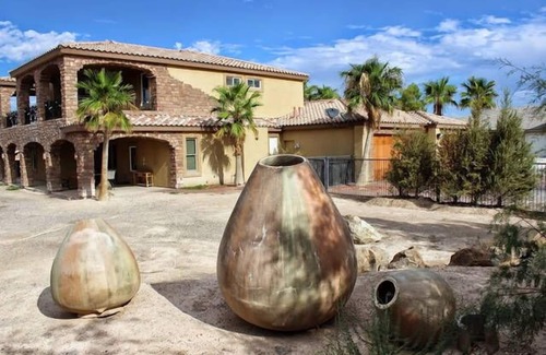 Sunrise Manor House | Luxury Desert Resort