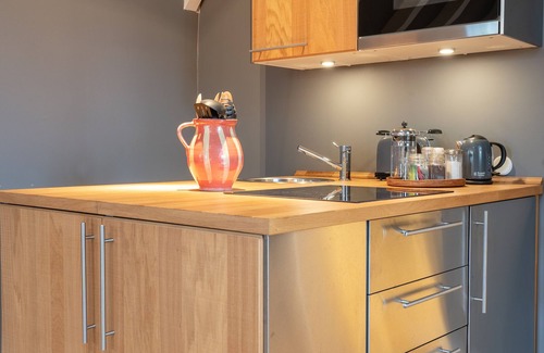 Possenhofen Apartment | Luxury design apartment 100m from Lake Starnberg: THE MOUNTAIN ROOM