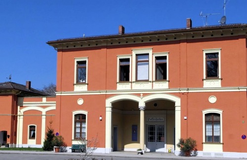 Possenhofen Apartment | Luxury design apartment 100m from Lake Starnberg: THE MOUNTAIN ROOM