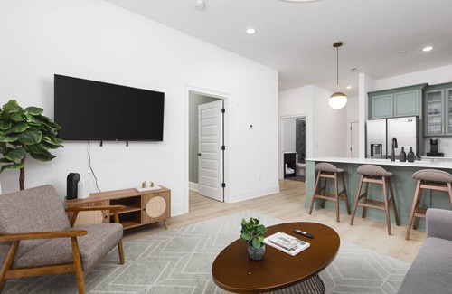 Cleveland Park House | Luxury Design, Close to Broadway - 4 Beds, 2 Bedrm