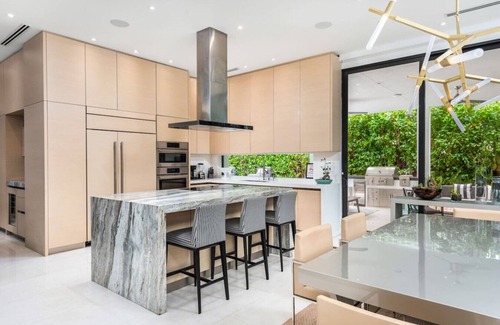 Buena Vista House | Luxury Design District Villa