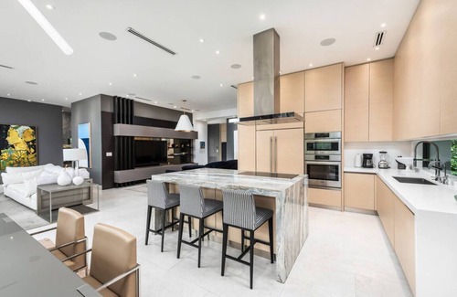 Buena Vista House | Luxury Design District Villa