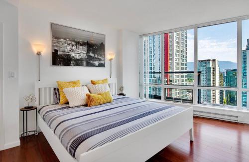 Coal Harbour Apartment | Luxury Designer 2BD Apartment In The Heart Of Downtown