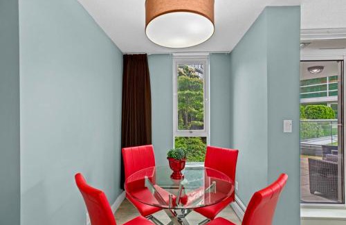 Crosstown Apartment | Luxury Designer Apartment - Prime Downtown Location