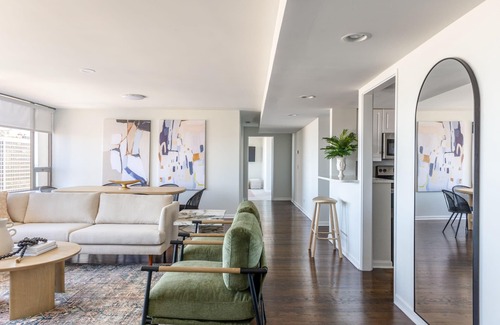 Rush and Division Apartment | Luxury Designer Penthouse West |Pool| Gold Coast