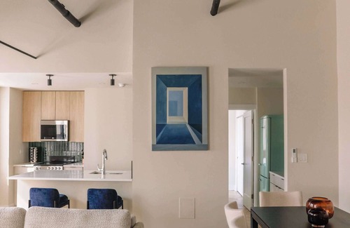 Rush and Division Apartment | Luxury Designer Penthouse | Gold Coast/Old Town