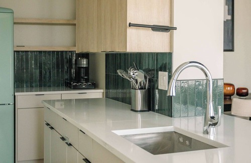 Rush and Division Apartment | Luxury Designer Penthouse | Gold Coast/Old Town