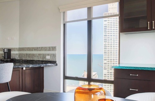 Rush and Division Apartment | Luxury Designer Penthouse NW | Pool | Gold Coast