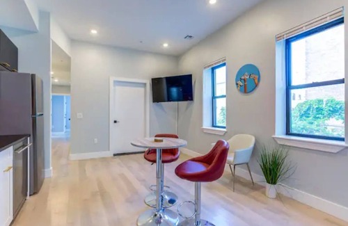 Ironbound District Apartment | Luxury Designer Theme 2BR Apt near NYC/thePATH