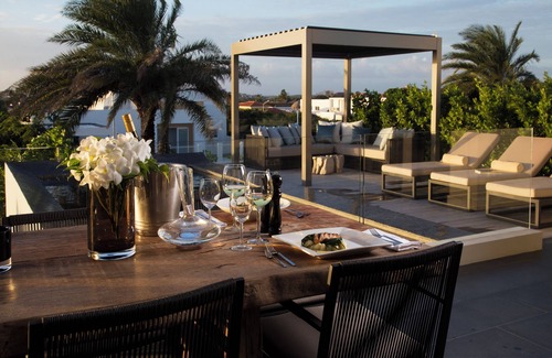 Jan Thiel Villa | Luxury designer villas with private pool, shared gameroom and gym!