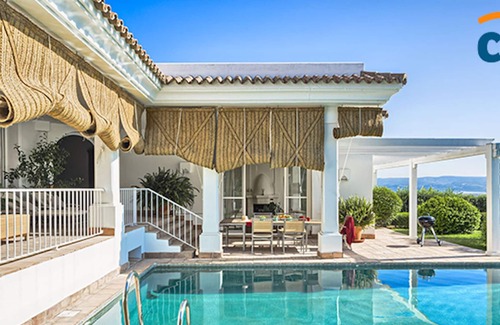 Benalup-Casas Vieja Villa | Luxury detached villa with private pool on golf resort