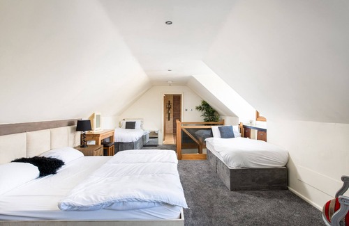 Wick Other | Luxury Detached Farmhouse Idyllic Rural Location with 2 Hot Tubs