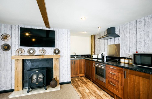 Wick Other | Luxury Detached Farmhouse Idyllic Rural Location with 2 Hot Tubs