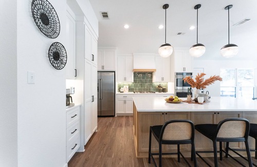 Austin House | Luxury Dining & Outdoor Oasis: New Kitchen & Poolside Retreat Perfect for Groups