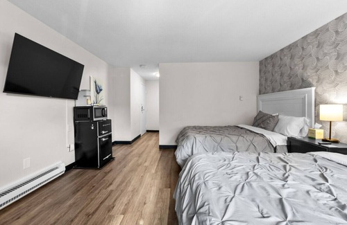 Marshfield Hotel | Luxury Double Bed - Near Beaches, Modern Updates