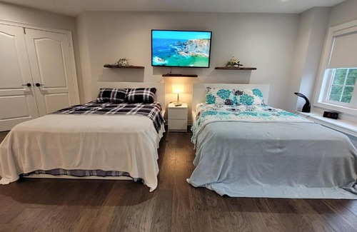 Vaughan House | Luxury Double-Bed Room with Private Bathroom