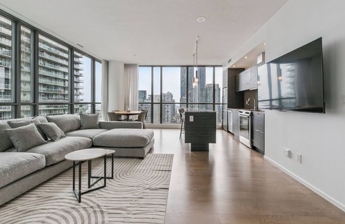 CityPlace Apartment | Luxury Downtown Apartment 2bed2bath | Parking| Pool | Gym
