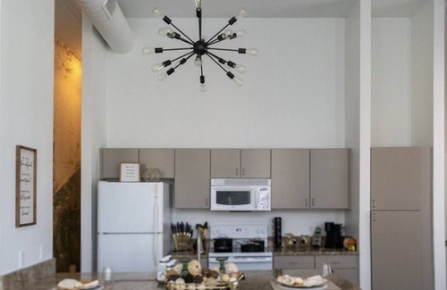 Downtown Memphis Apartment | LUXURY DOWNTOWN CONDO “WALKING DISTANCE TO EVERYTHING”.