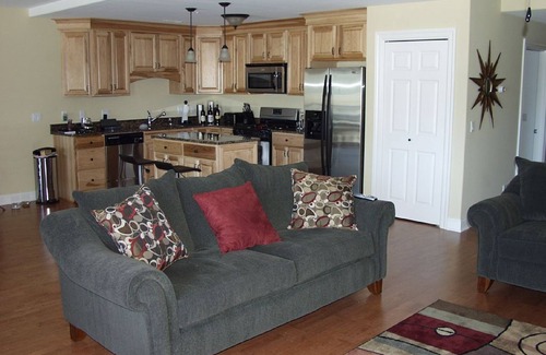 New Buffalo Apartment | Luxury Downtown Getaway: 2BR Condo Near New Buffalo’s Top Attractions!