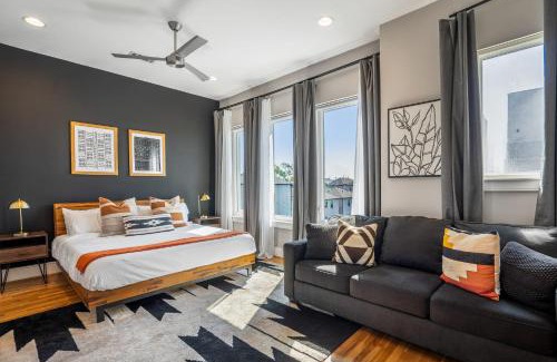 South Central Houston House | Luxury Downtown Getaway with Breathtaking Views