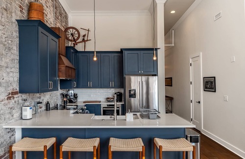 Downtown Knoxville Condo | Luxury Downtown Knoxville Condo 20ft Ceilings, Smart TVs, Walk to Dining, Stadiums Historic Theaters