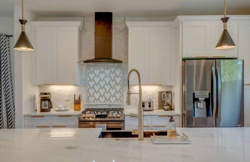 Chestnut Hill Apartment | Luxury Downtown Nashville Rooftop Deck 11 Beds