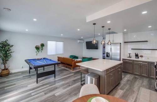 Stockton House | Luxury Downtown Oasis with Spa