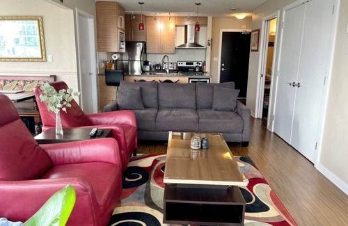 Central Apartment | Luxury Downtown Ocean+Mountain views A/C Comfort nPool/hot tub/sauna/gym