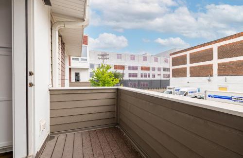 Downtown Cleveland Villa | Luxury Downtown Townhome Unit 5