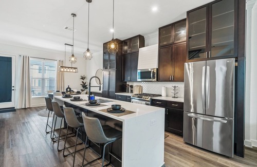 Tyler House | Luxury Downtown Townhouse w/Game Room and Gated Lot