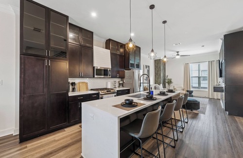 Tyler House | Luxury Downtown Townhouse w/Game Room and Gated Lot