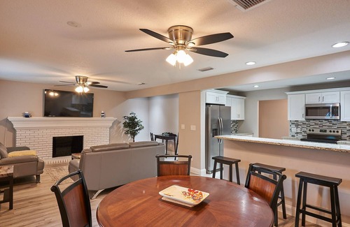 Sun Bay South House | Luxury Dream Getaway: Heated Pool House in Prime Location!