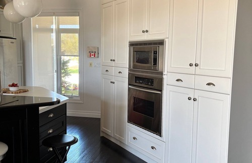 Sarnia House | Luxury Dream Home – Beaches, Golf, Parks, Trails – Perfect for Families