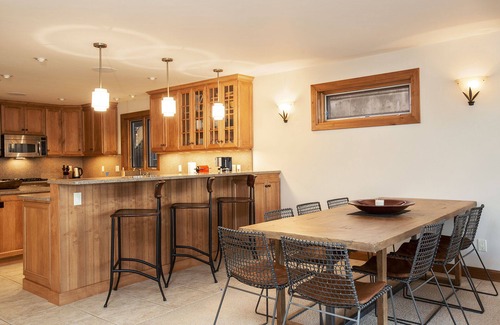 Ketchum Condo | Luxury DT Ketchum Condo w/Views of Baldy plus Private Garage