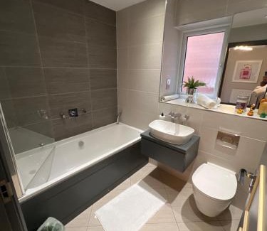 Durham House | Luxury Durham Home in DH1, Free Parking, No Fees