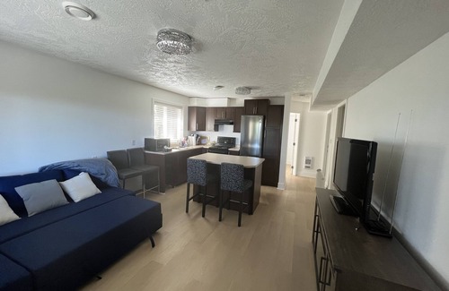 Regional District of Nanaimo House | Luxury “Eagle Nest” retreat with Ocean View/10 min drive to both Ferry Terminals