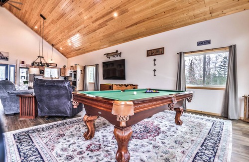 Eagle River House | Luxury Eagle River Chain Home- Trail access, Free Firewood, & High Speed WIFI!