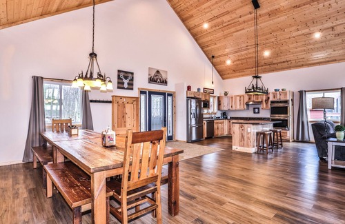 Eagle River House | Luxury Eagle River Chain Home- Trail access, Free Firewood, & High Speed WIFI!
