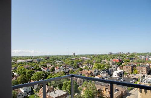 Lower East Side Apartment | Luxury East Side Studio Apt Near Brady St with Balcony