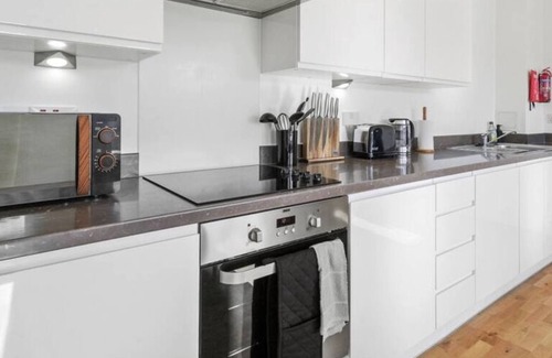 Stevenage Apartment | Luxury Eco Super King Apartment w/Large Balcony