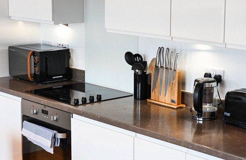 Stevenage Apartment | Luxury Eco Super King Apartment w/Large Balcony