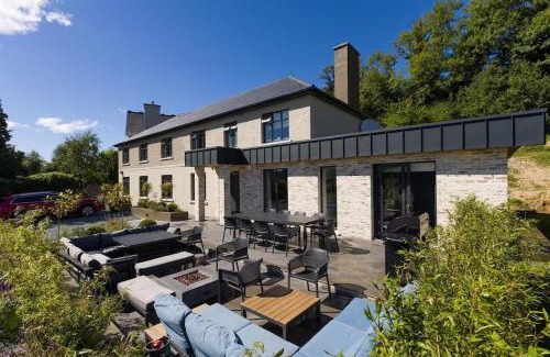 Killarney House | Luxury Eleven Bedroom House Sleeps 23 5-10 mins walk from town Centre